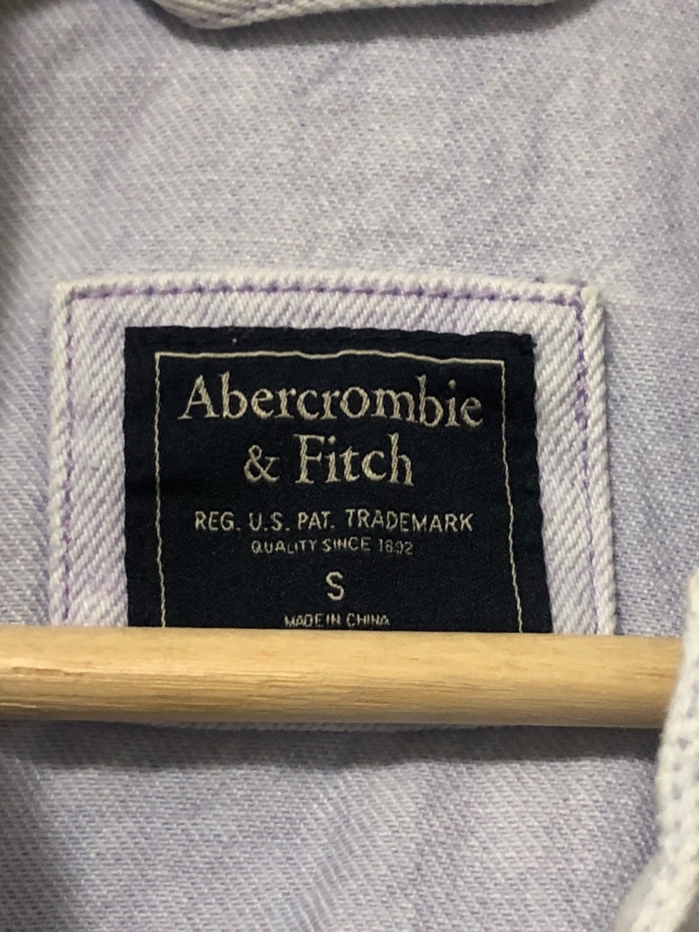 Abercrombie & Fitch Women's Distressed Lavender Denim JacketSize S - Picture 3 of 4